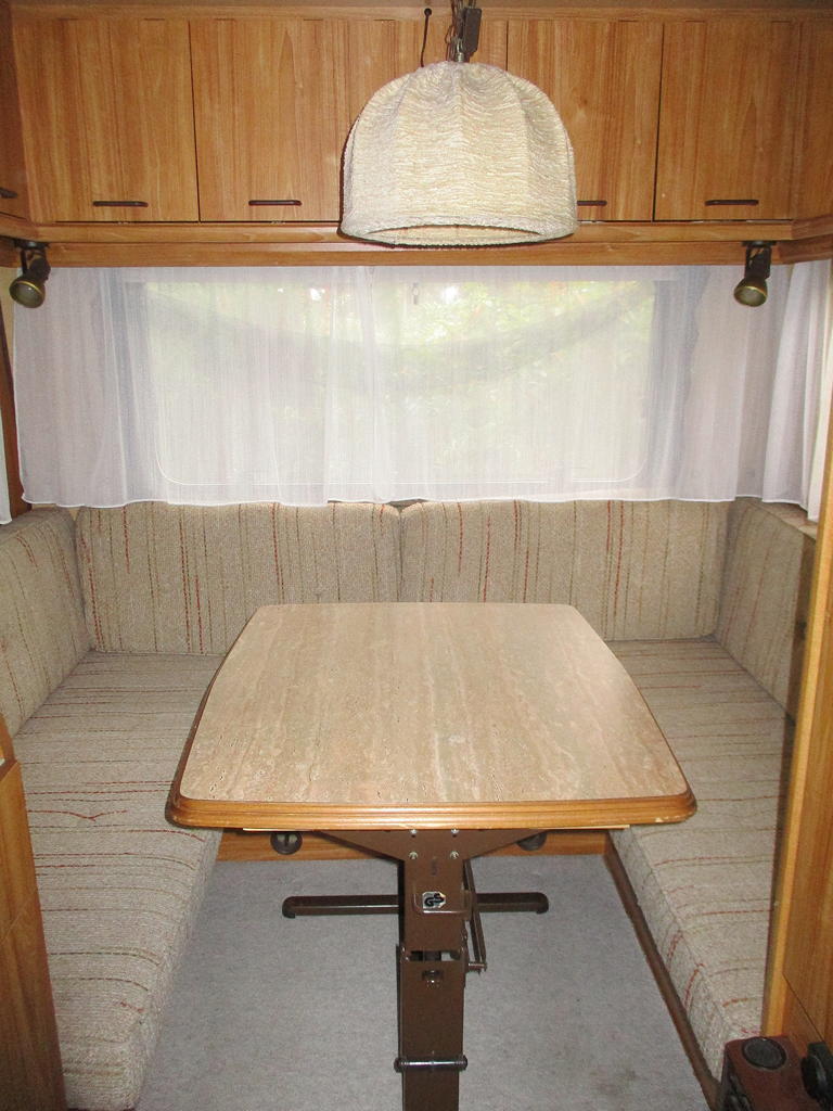 Sitzecke des Mietwohnwagen