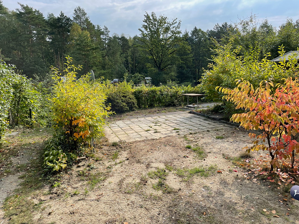 Platz auf Westseite
